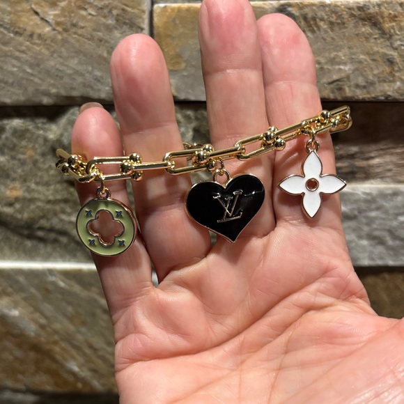 Gold Charm Bracelet with LV Heart and Flower Accents - Picture 2 of 4